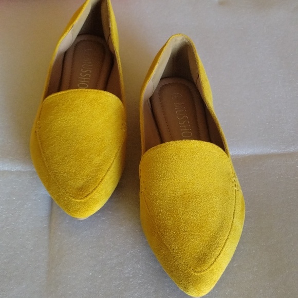 Size 6 Flat Shoes - Picture 2 of 3